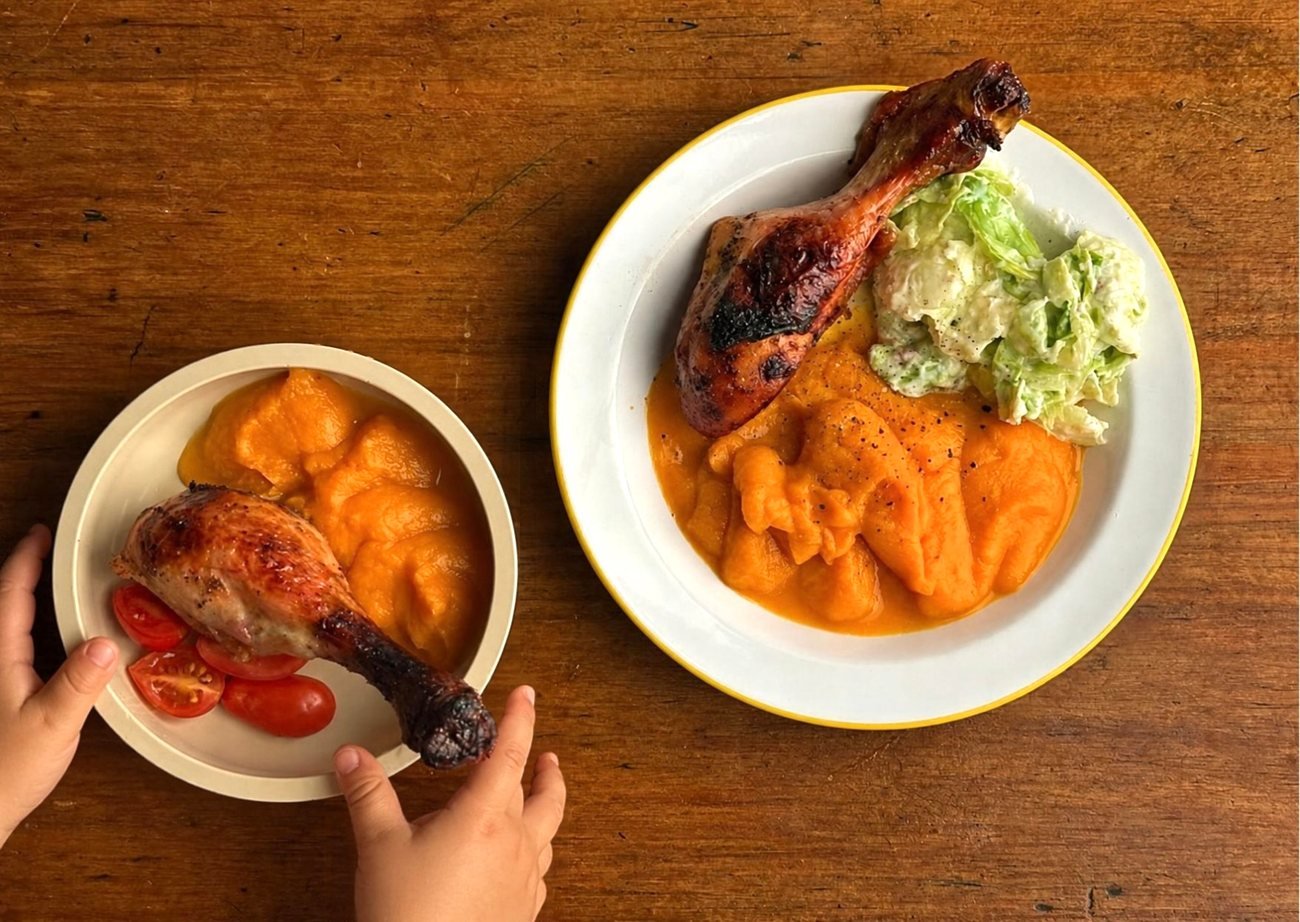 Pollo al horno con puré de calabaza: el plato de la cena y la porción del chico